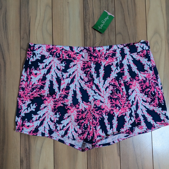 Lilly Pulitzer Pants - NWT! Lilly Pulitzer Hazelle Stretch Shorts Nauti Navy Beyond The Sea Size 12